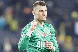 Dominik Livaković neće tako lako iz Fenerbahčea, Turci istaknuli pozamašnu cijenu