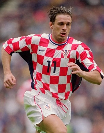 1 Sep 2001:  Bosko Balaban of Croatia in action during the FIFA 2002 World Cup Qualifier against Scotland played at Hampden Park in Glasgow, Scotland.  The match ended in a 0 - 0 draw. \ Mandatory Credit: Stu Forster /Allsport