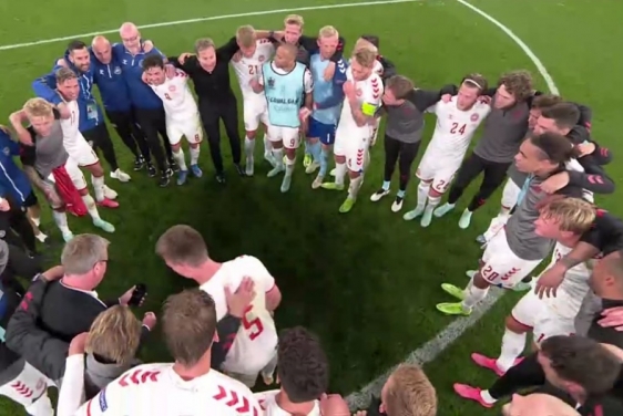 Danci slavili s Eriksenom!
