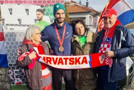 Ivica Ivušić  spontano proslavio povijesni uspjeh za riječki nogomet pa otišao na doček u Osijek