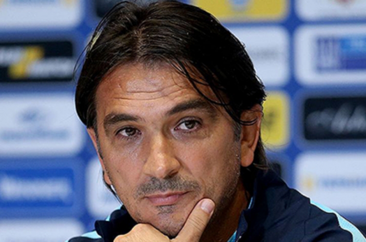 Zlatko Dalić nemoćno sliježe ramenima kao da se utakmice događaju nekome drugome