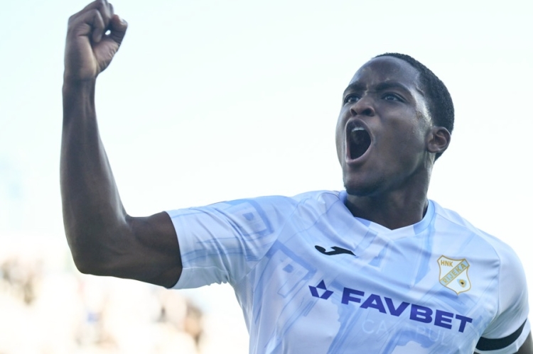 Victor Sanchez protiv Alberta Riere,  Adu-Adjei, Fruk i Vignato predvode napad