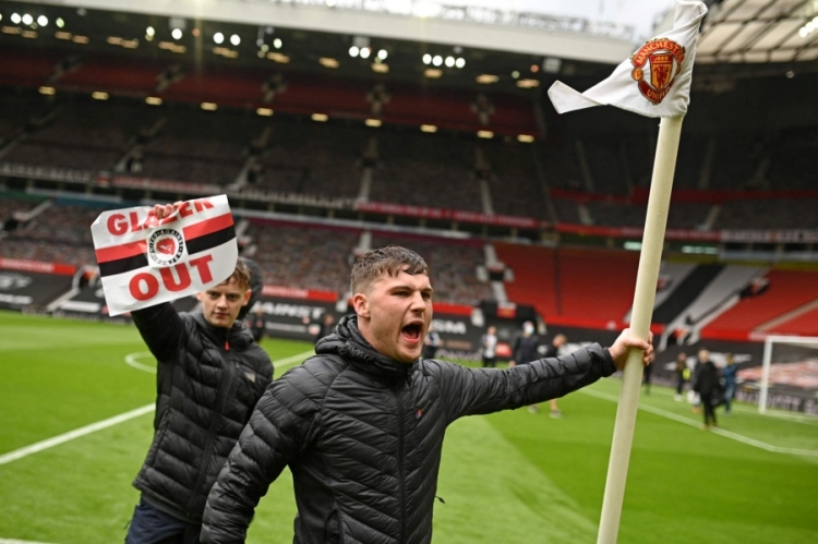 Ultrasi upali na stadion