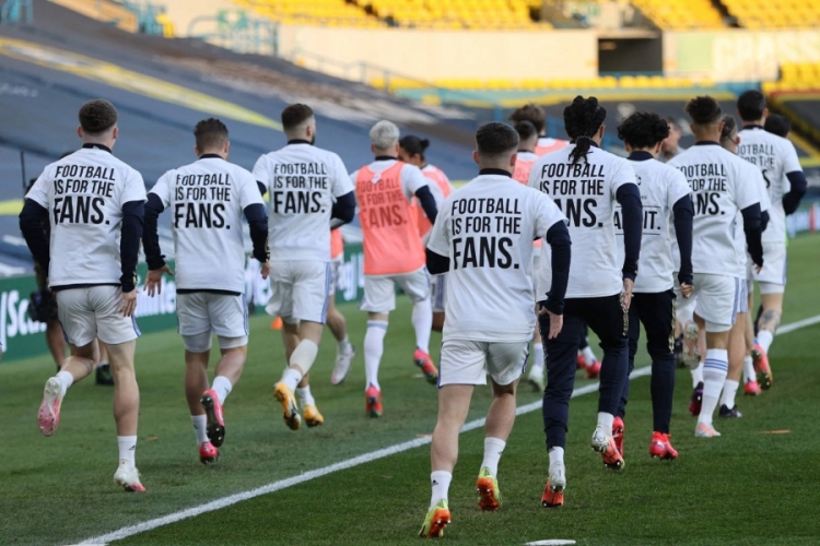 Igrači Leedsa prije utakmice protiv Liverpoola