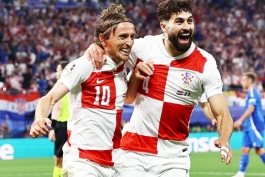 Zlatko Dalić najavio sustav s trojicom stopera među kojima je jedan debitant, jedina nepoznanica tko će igrati u vrhu napada ispred Andreja Kramarića