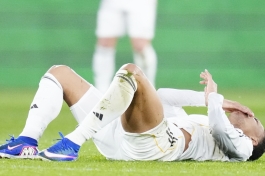 Kylian Mbappé u rukama liječnika koji je sanirao ozljede Neymara,  Ibrahimovića, Benzeme...