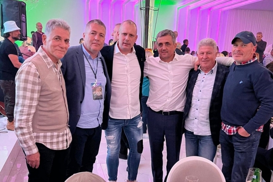 Nešat Žaveli, Dragan Skočić, Roni Voskion, vlasnik opatijskog restaurana Molo,  organizator Pavle Pepđonović, Milan Radović i Mladen Mladenović