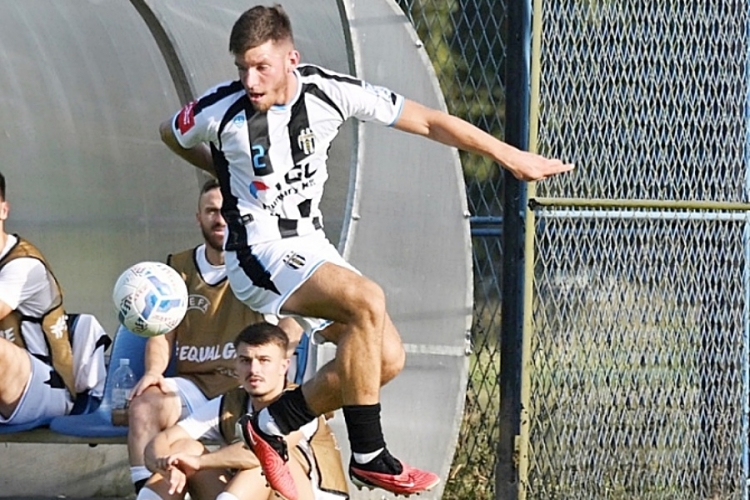 Duje Ušalj ponovo u crno-bijelom dresu