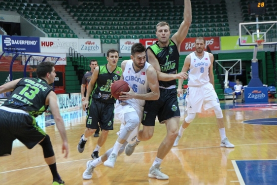 Davor Konjević (Škrljevo), Branislav Ratkovica (Cibona) i David Ušić (Škrljevo)