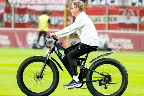 Ralf Rangnick objasnio zbog čega se dovezao na biciklu