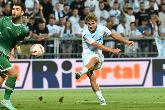 Da je Toni Fruk barem jednom zabio protiv Ludogoretsa u medijima bi se vjerojatno otvorio natječaj za idejno rješenje njegova spomenika na Rujevici!