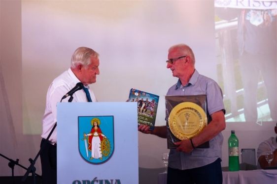 Delegacija HNS-a uveličala  u Lokvama proslavu 100. obljetnice NK-a Risnjak
