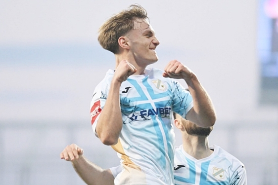 Toni Fruk na treningu u ponedjeljak slomio prst na ruci, nije poznato hoće li najbolji igrač Rijeke igrati protiv Istre 1961