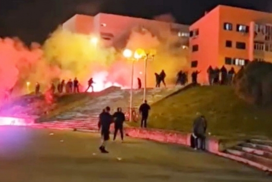 Nakon utakmice sukobi navijača i  policije nastavili se na ulicama Splita
