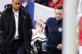 Christiana Eriksena u svjesnom stanju iznose s Parken stadiona