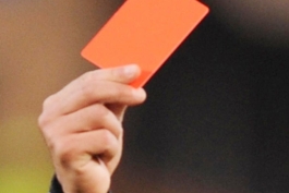 Pionir Orijenta suspendiran pet utakmica, pljunuo  igrača i opsovao suca