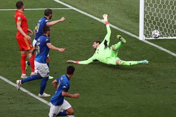 Matteo Pessina postiže pogodak