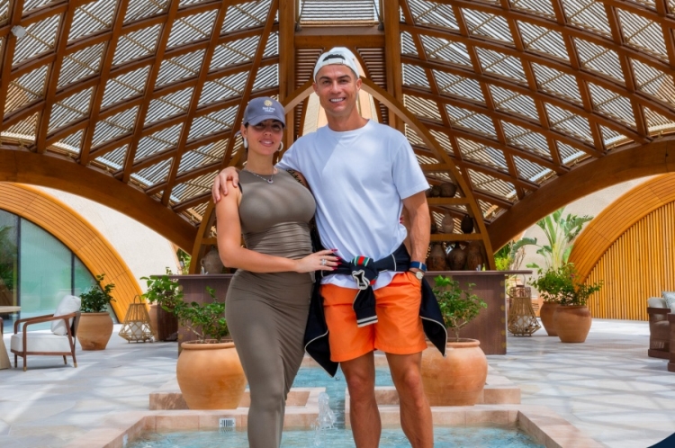 Cristiano Ronaldo objavio božićne fotografije s privatnog otoka