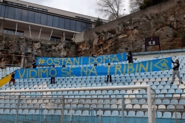 OSTANITE DOMA Članovi KN Armade poslali simboličnu poruku sa zapadne tribine na Kantridi