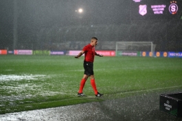 Utakmica Rijeke i Sparte prekinuta, prvo poluvrijeme nikakve veze nije imalo s normalnim nogometom!