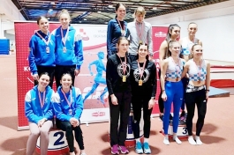 Srebrna štafeta,  stoje Helena Pervan i Elide Babić, sjede Rori Kezele, Nicole Milić