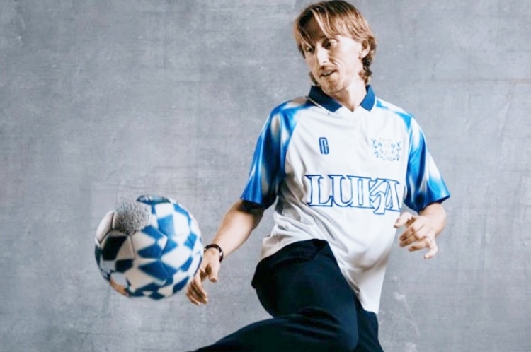 Luka Modrić prije utakmice protiv Škotske objavio fotografije u neobičnom dresu