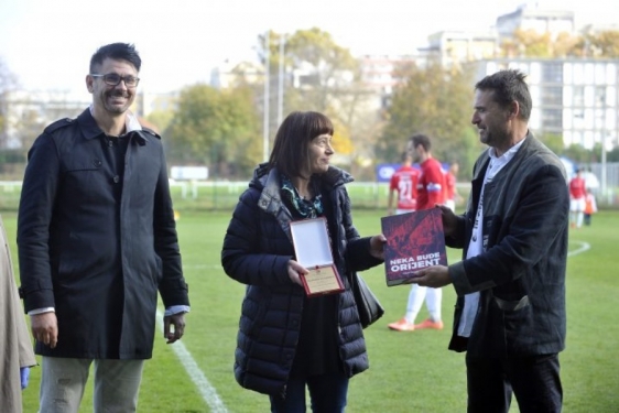 Čelnici Orijenta 1919 darivali kćerku Ivana Đalme Markovića