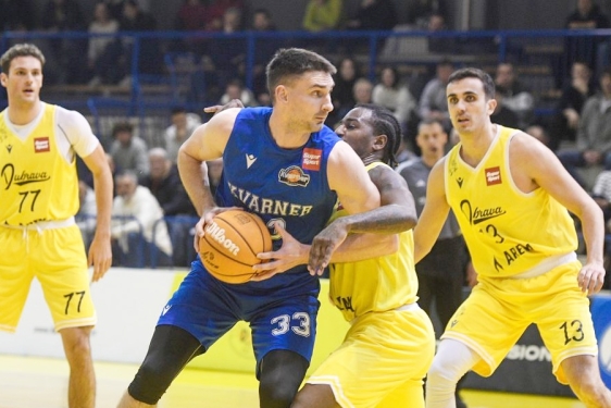 Košarkaši Kvarnera doživjeli poraz od Dubrave u neizvjesnoj završnici utakmice, riječku momčad  izdao šut u prijelomnim trenucima