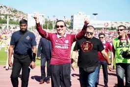  Vincent Tan ponovo u bordo dresu