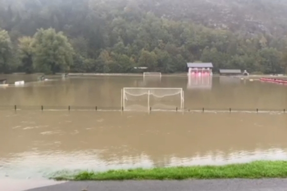 Dobra potopila nogometno igralište u Gomirju