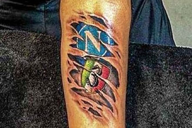 Trener Juventusa s tetovažom Napolija, navijači traže prekrivanje