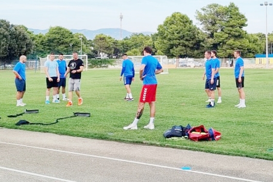 Prvi trening na nogometnom igralištu