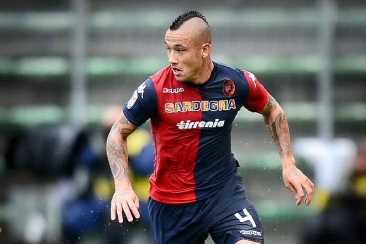 Radja Nainggolan (Cagliari) vodio do 93. minute...