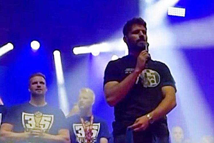 Bruno Petković na pozornici