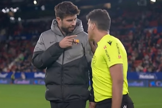 Gerard Pique brutalno izvrijeđao suca i neslavno otišao u mirovinu