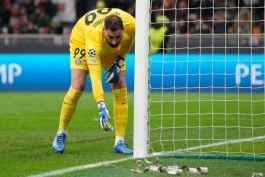 Gianluigija Donnarummu na San Siru gađali snopovima lažnih novčanica