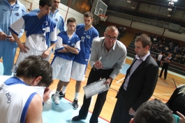 Košarkaši Kvarnera s trenerom Aramisom Naglićem