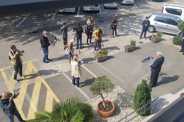 Župan na sigurnoj distanci od novinara