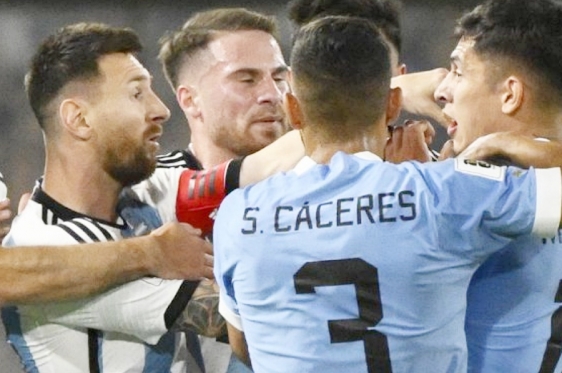 Argentina poražena od Urugvaja, pogledajte kako je Leo Messi izgubio živce