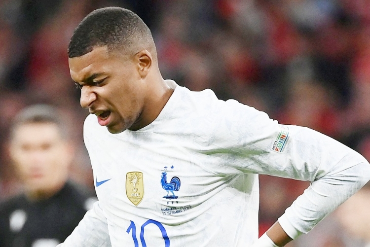 Kylian Mbappe odigrao  slabo,  Didier Deschamps odmah reagirao