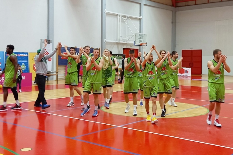Košarkaši Adria Oil Škrljeva slave pobjedu nad Splićanima