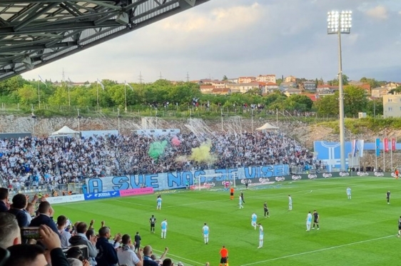 Pogledajte atmosferu na Rujevici, nogometaši Rijeke i Dinama podržali Moje mjesto pod suncem