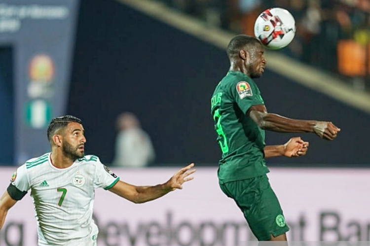 Riyad Mahrez (Alžir) i Jamilu Collins (Nigerija)