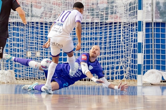 Rijeka ostvarila plasman u finale nakon pobjede protiv Novog vremena u četvrtoj utakmici polufinalne serije, Victor Saaf sačuvao pobjedu u produžecima