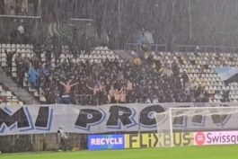 Dva sata čekali su navijači da ponovo budu uz igrače Rijeke do posljednje kapi kiše