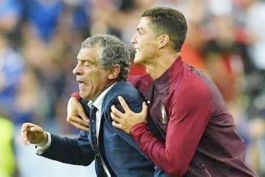 Fernando Santos i Cristiano Ronaldo ne razgovaraju nakon SP-a u Kataru