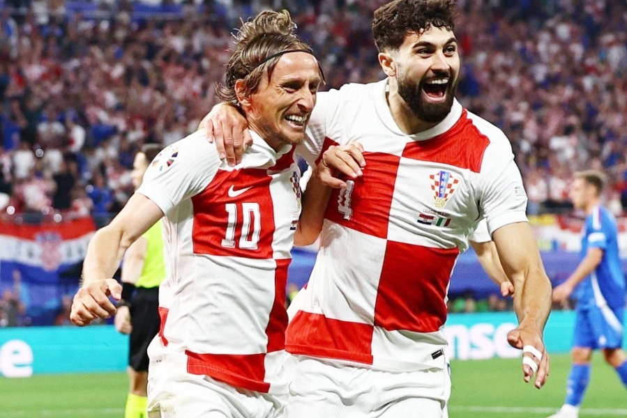 Zlatko Dalić najavio sustav s trojicom stopera među kojima je jedan debitant, jedina nepoznanica tko će igrati u vrhu napada ispred Andreja Kramarića