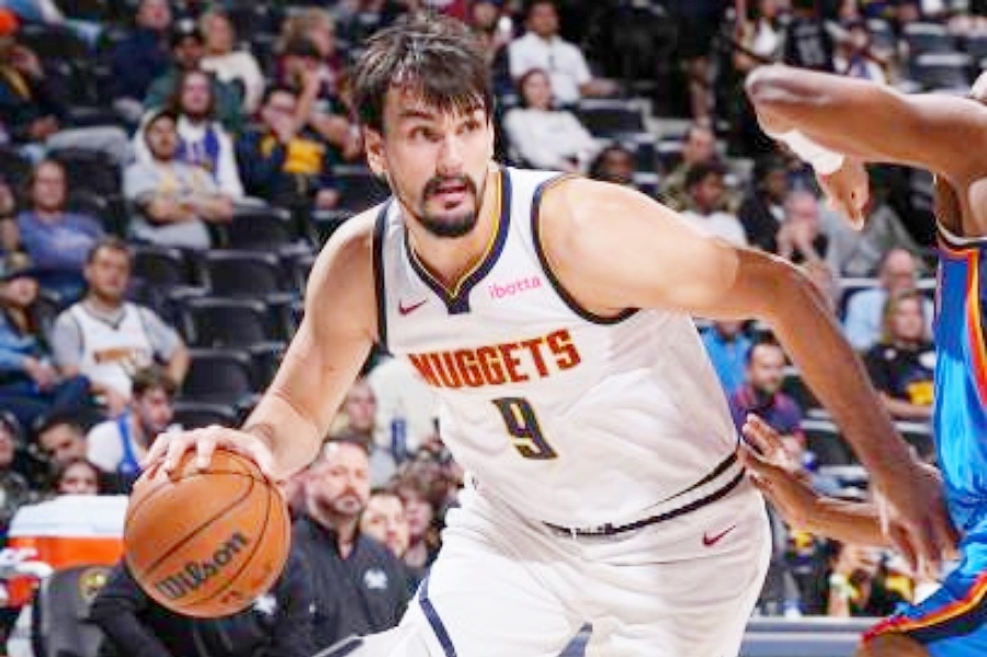 Nikola Jokić počeo triple-doublom, Dario Šarić debitirao u porazu