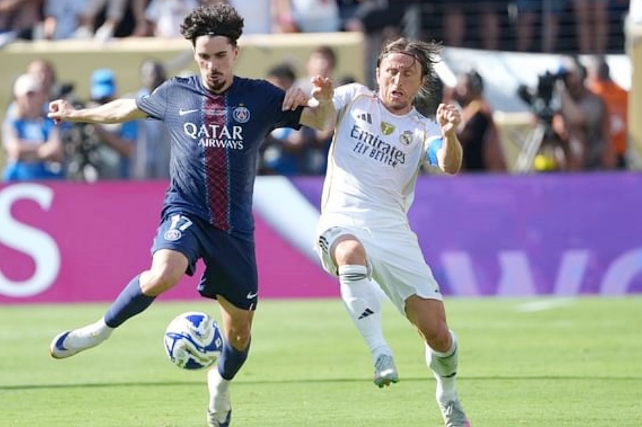 Pogledajte kako su se Luis Enrique i igrači PSG-a oprostili od Luke Modrića