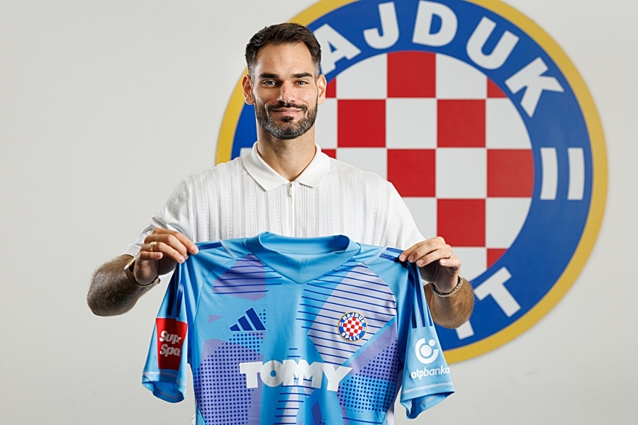Ivica Ivušić potpisao za Hajduk, viškovljanski vratar karijeru nastavlja u dresu splitskog kluba